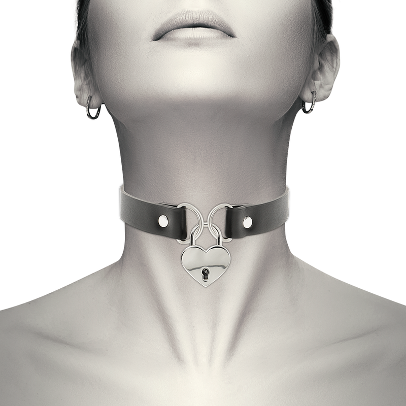 Collana fetish in pelle vegana con cuore e chiave, regolabile
